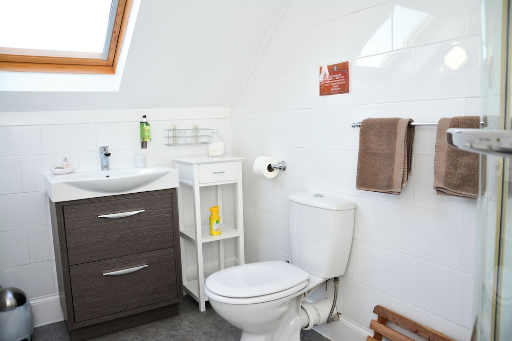Standard Twin Room (GLAISDALE) photo 2