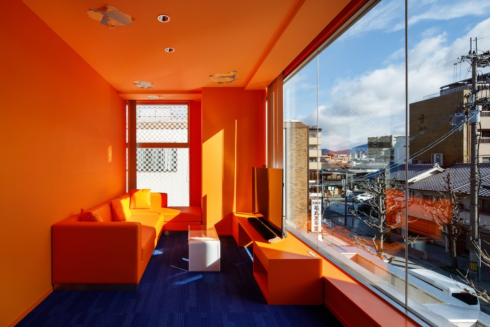 Design Room (Semi Suite) - Photo 4
