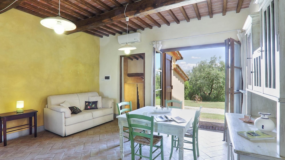 Villa photo 2