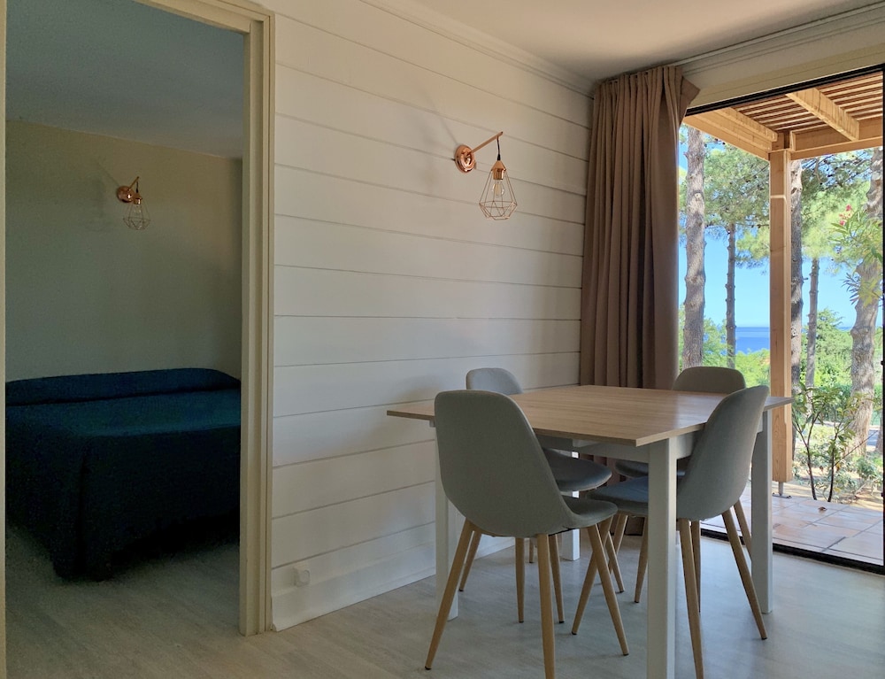 Classic Quadruple Room, 1 Bedroom, Kitchenette, Garden View photo 1