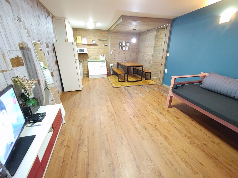 Family Twin Room (23 PY, Deulgukwa) photo 1