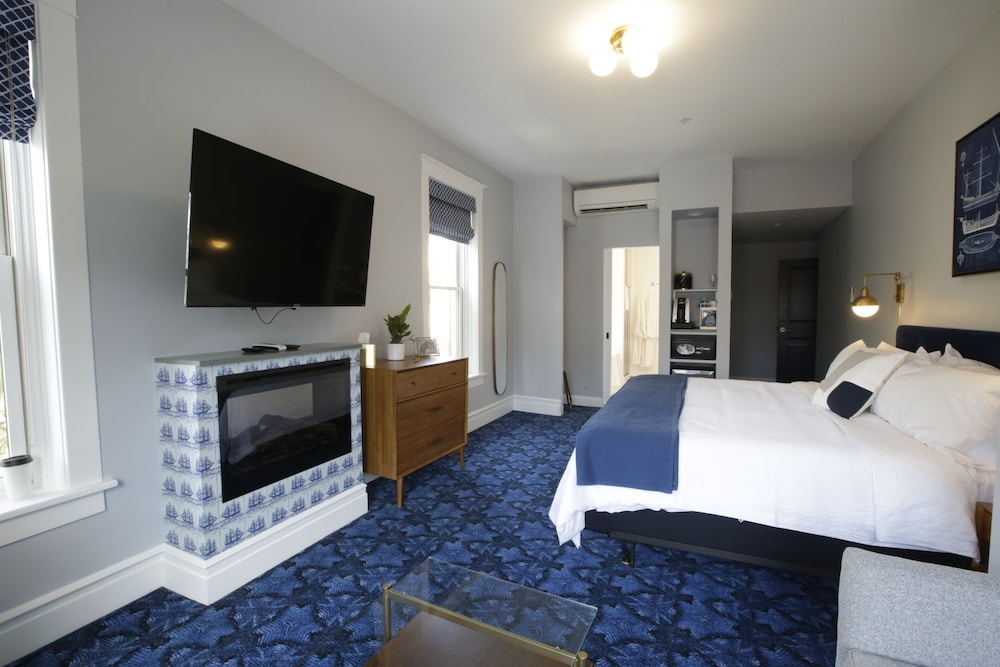 Deluxe Room, 1 King Bed (302)