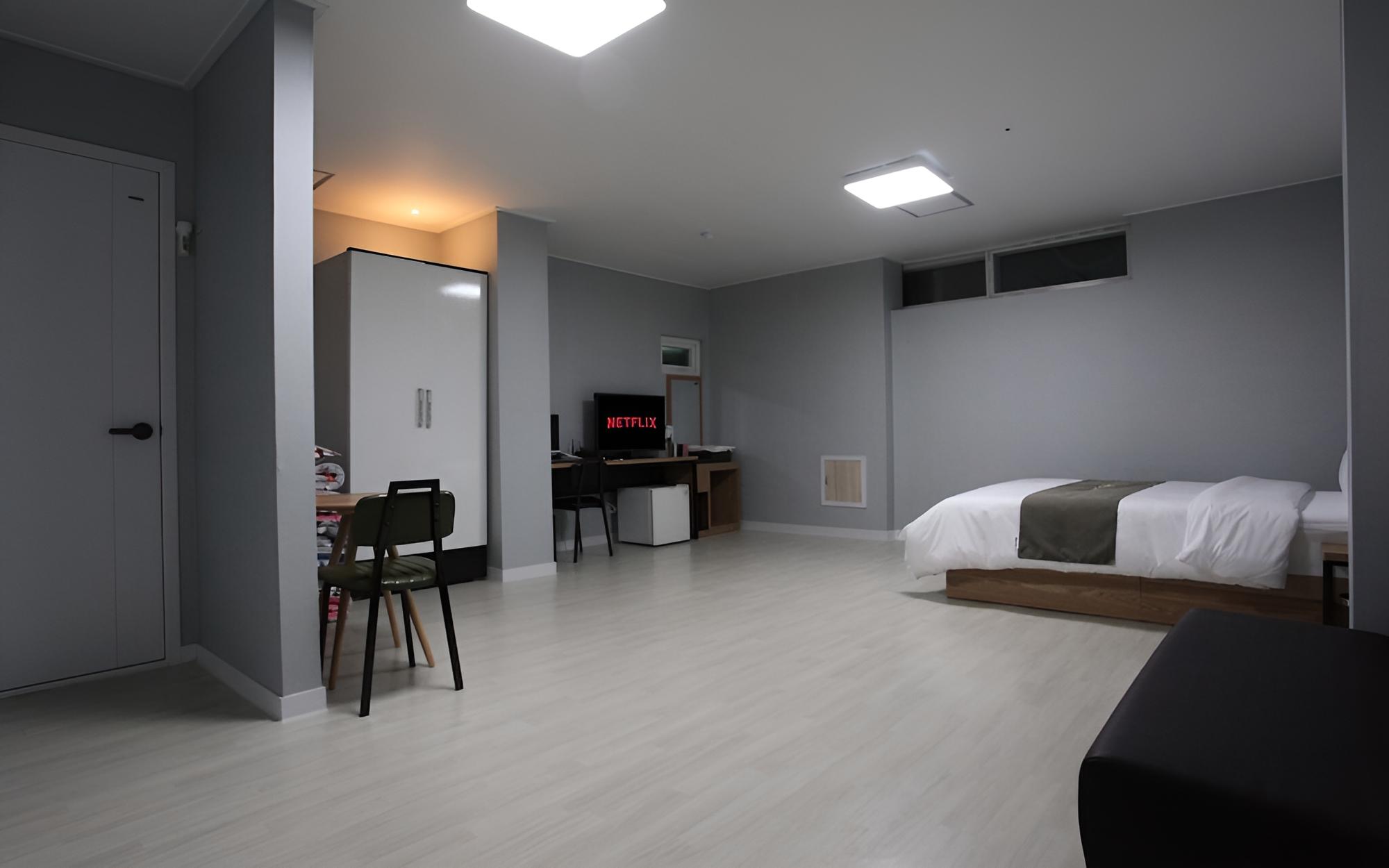 Room (Party Room (Phone Inquiry) (2 Bedroom)