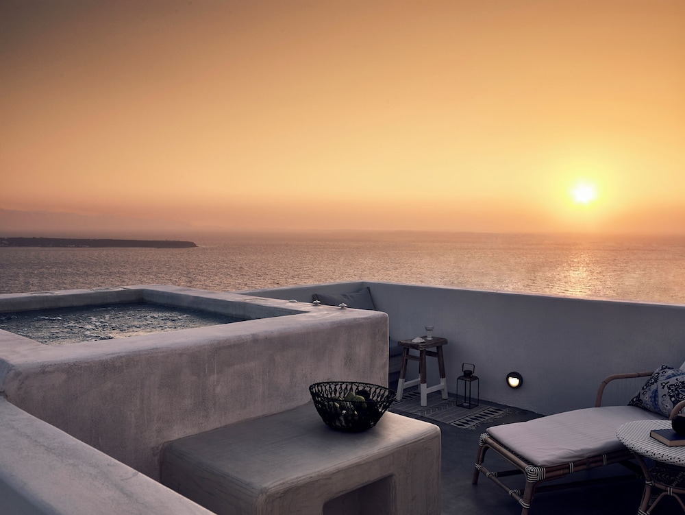 Sunset & Sea View Suite with Hot Tub