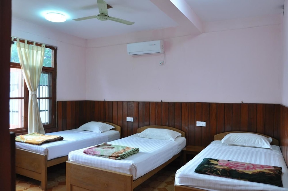 Standard Triple room with Shared Bath Room photo 2