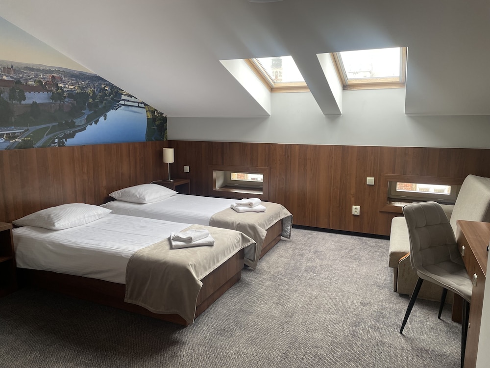 Economy Triple Room - Photo 2