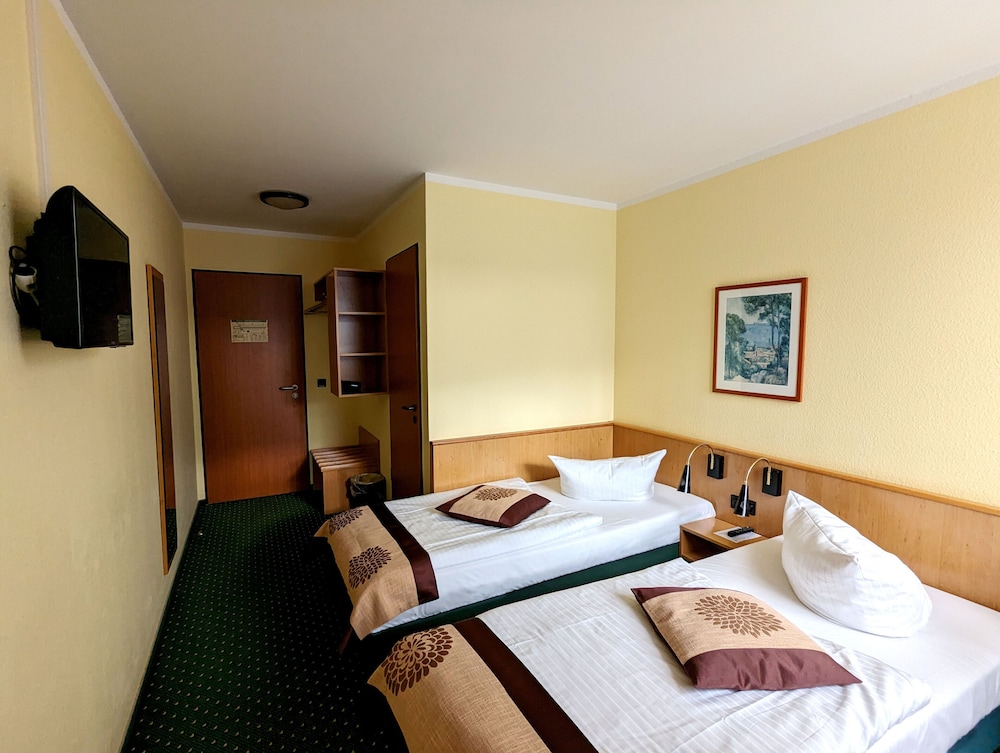 Double or Twin Room - Photo 12