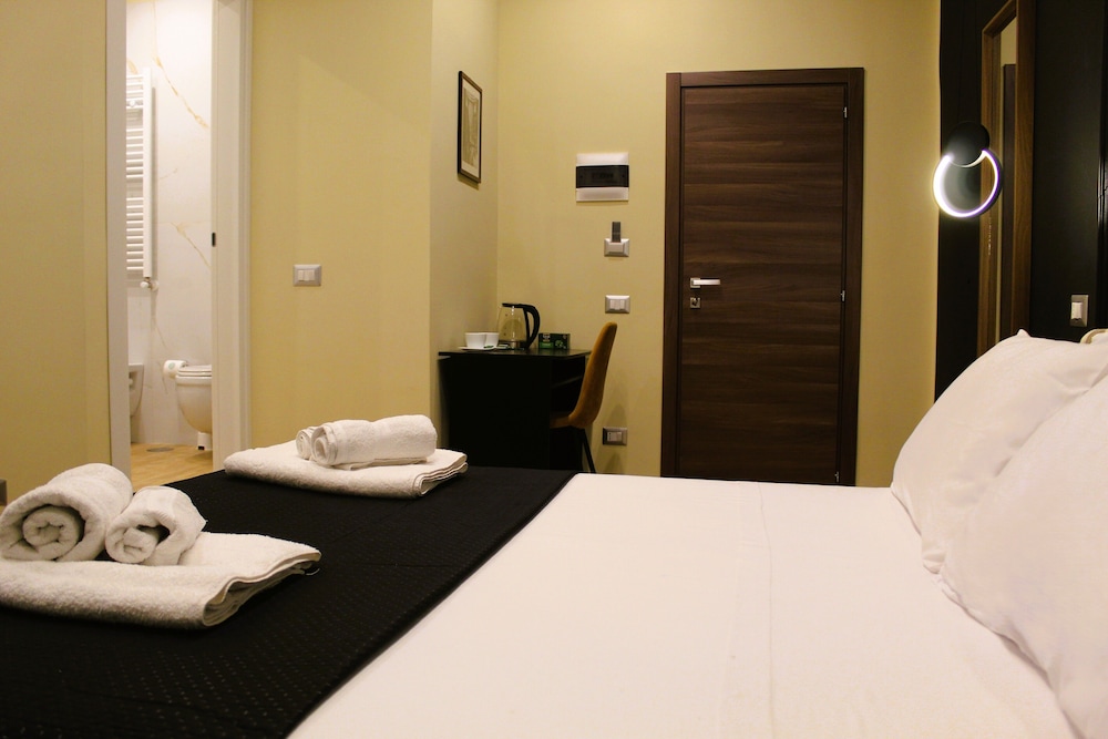 Deluxe Room, Balcony, City View