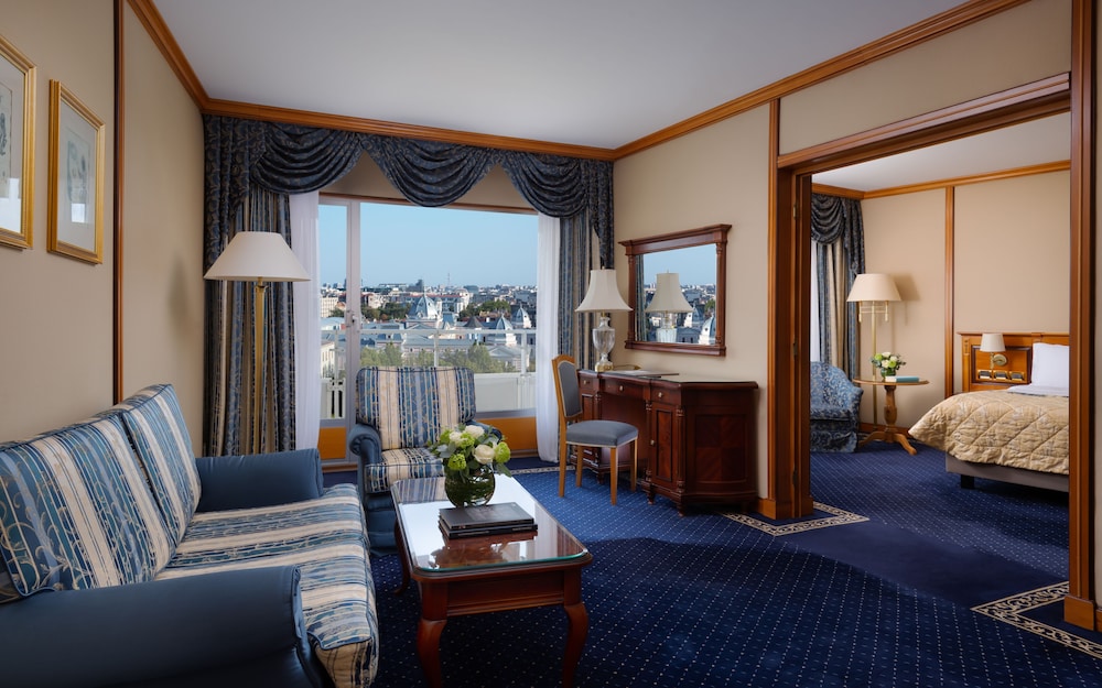 Superior Suite, Multiple Beds (King) photo 1