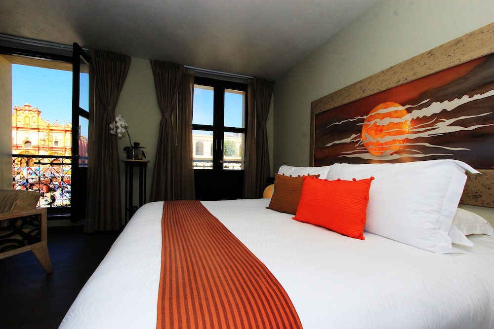 Gallery Room, 1 King Bed with Sofa bed, City View photo 1