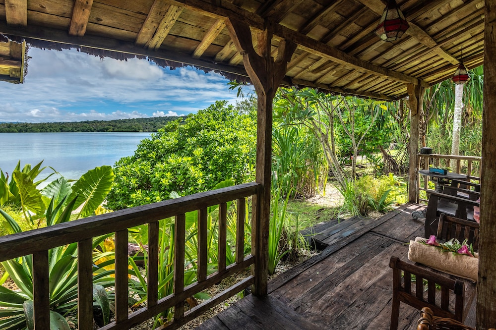 Beachfront Villa photo 2