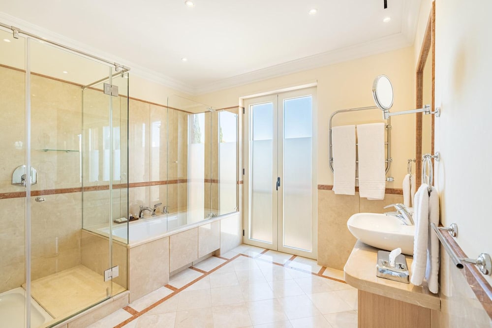 Villa photo 3