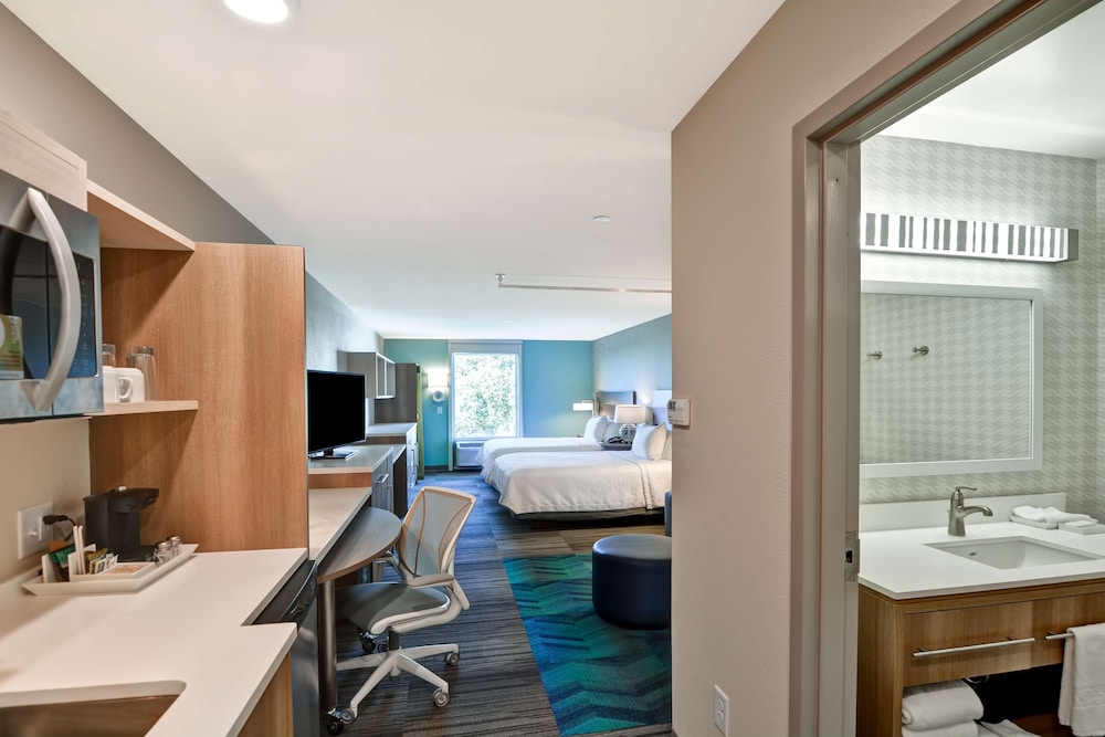 Studio, 1 King Bed, Non Smoking (Hearing & Rollin Shower) photo 2