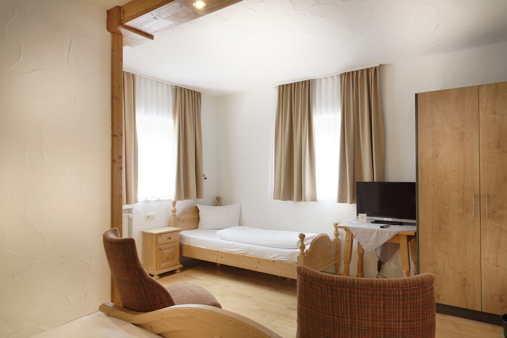 Standard Triple Room, Non Smoking, Mountain View photo 1