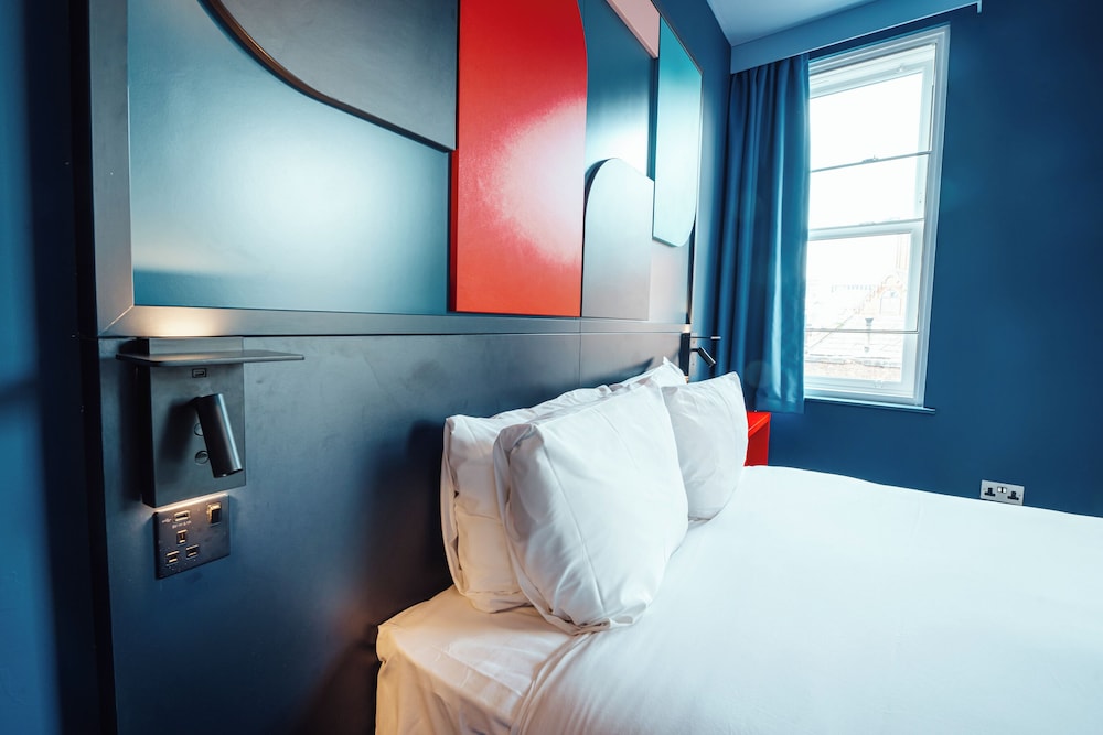 Twin Room - Photo 10