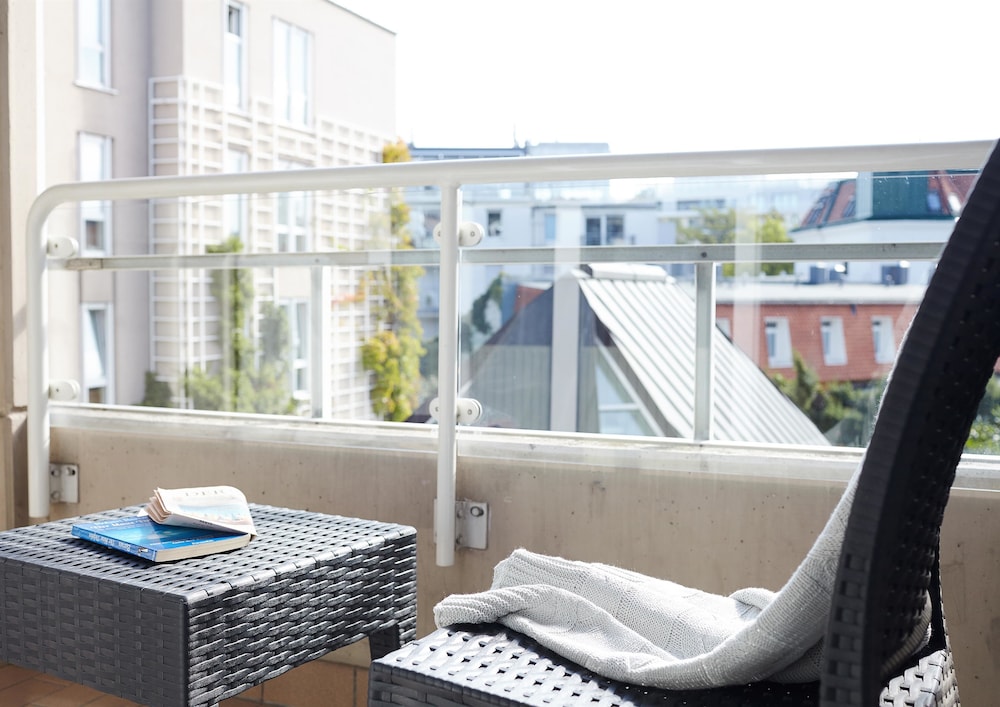 Business Apartment, 1 Queen Bed, Balcony