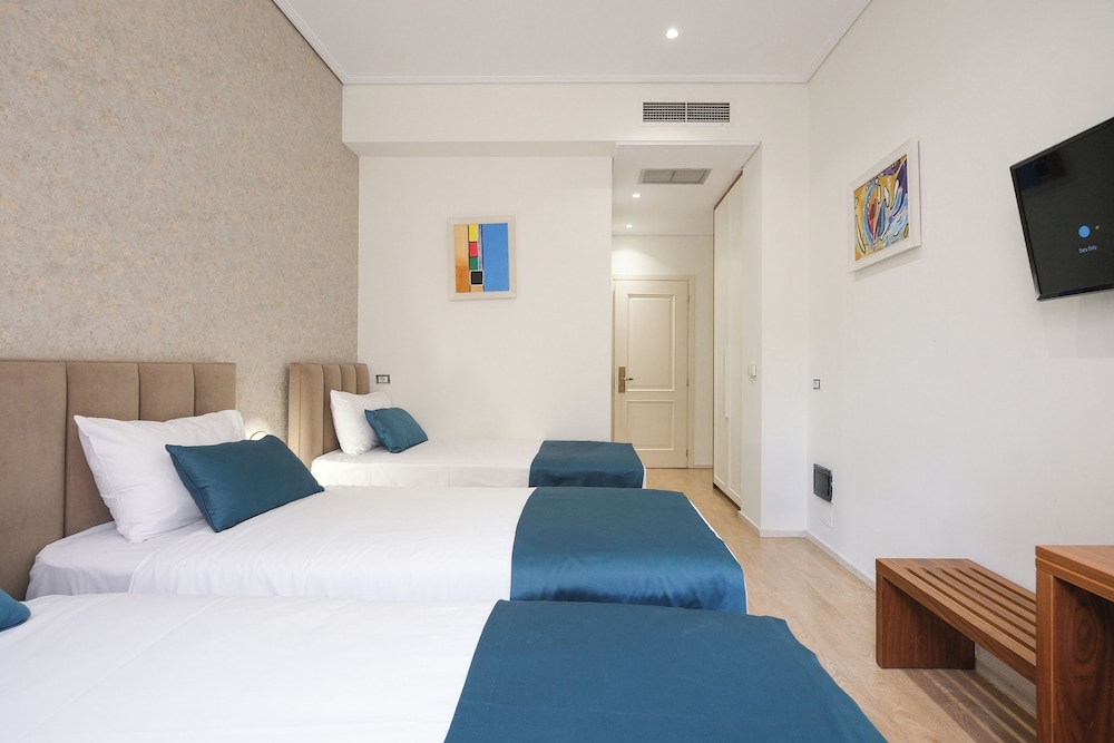 Comfort Triple Room, 3 Twin Beds, Non Smoking, City View photo 3