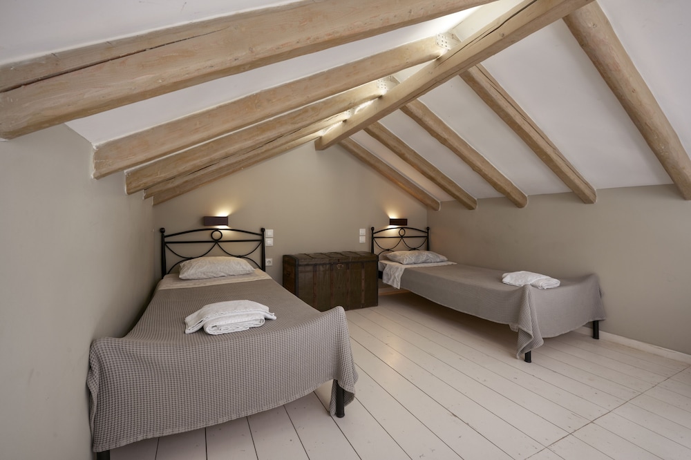 Classic Quadruple Room, Ensuite (Suite 2) photo 3