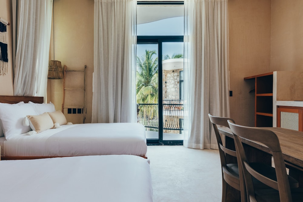 Premium Top Level 2 Full Beds