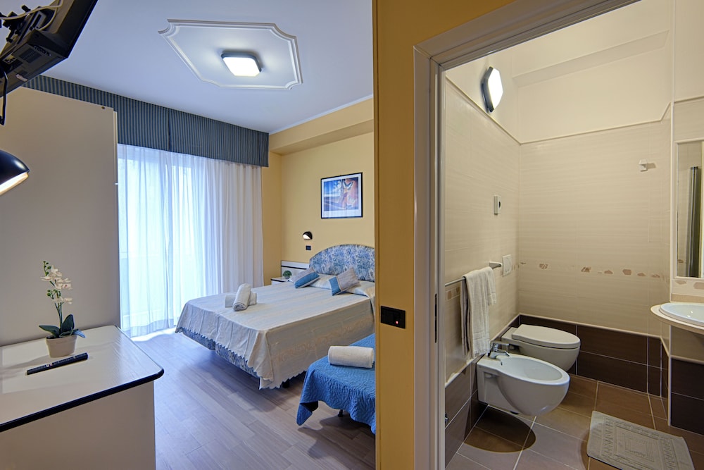 Standard Quadruple Room, City View