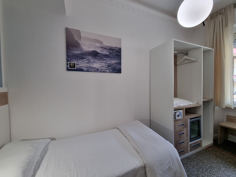 Single Room photo 2