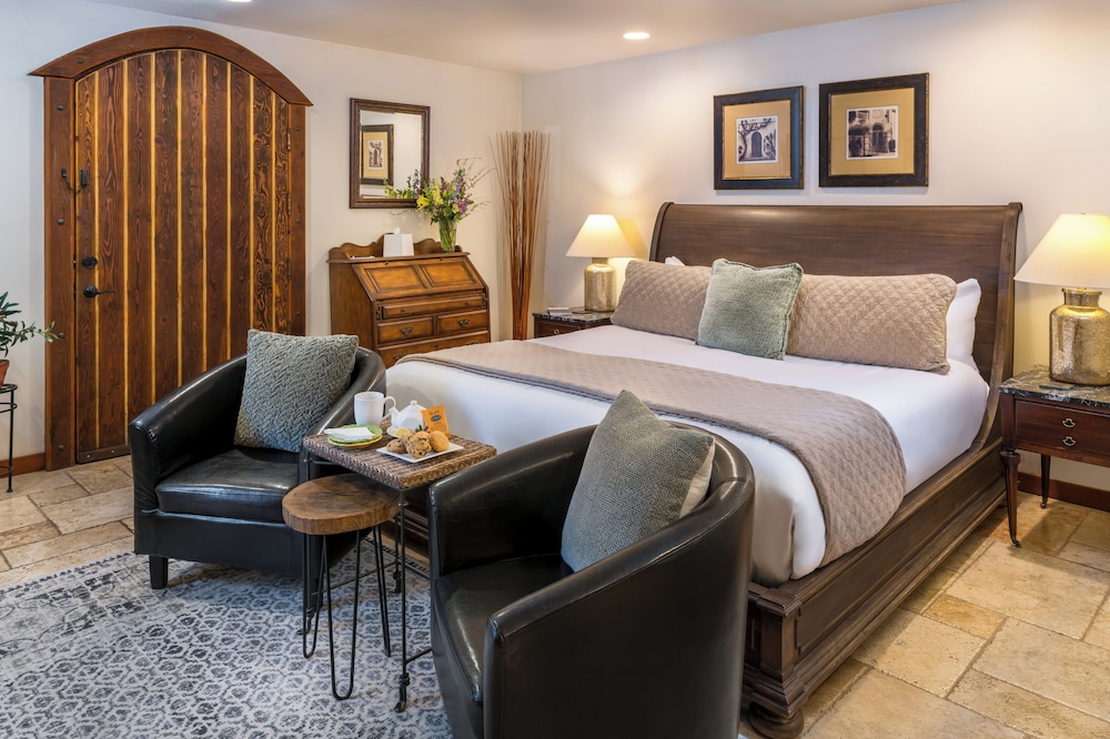 Tuscan Room with Sauna #9 (pet-friendly)