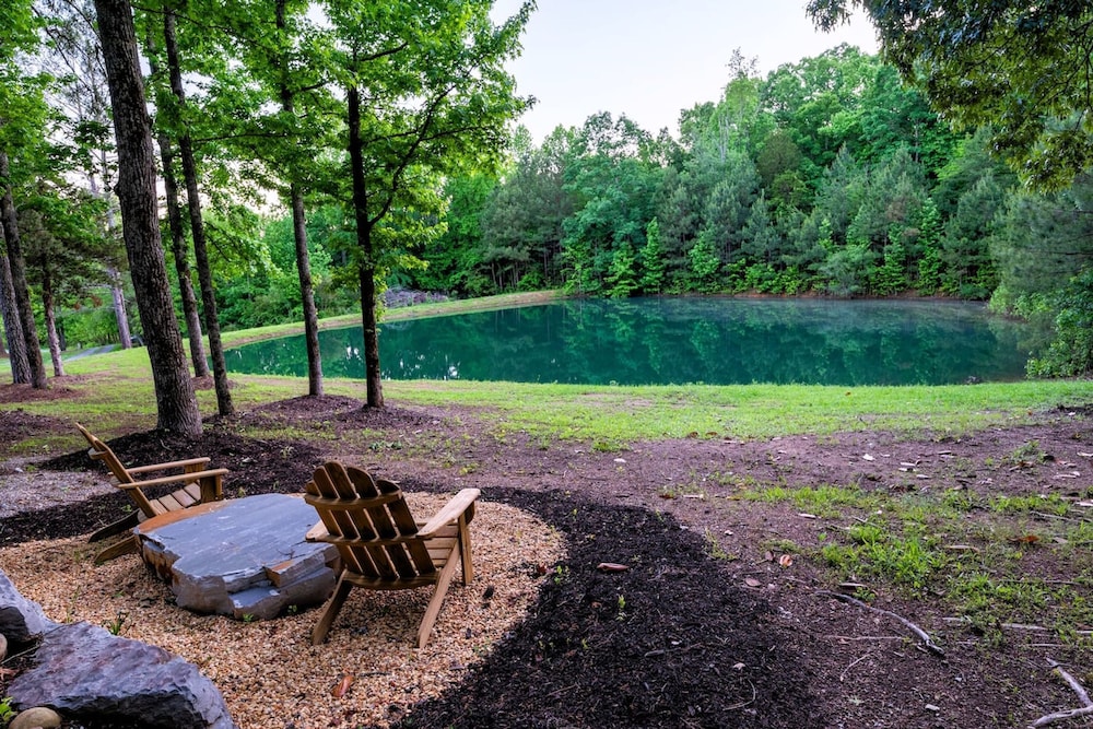 A-frame Retreat on Private Pond, Billede 6
