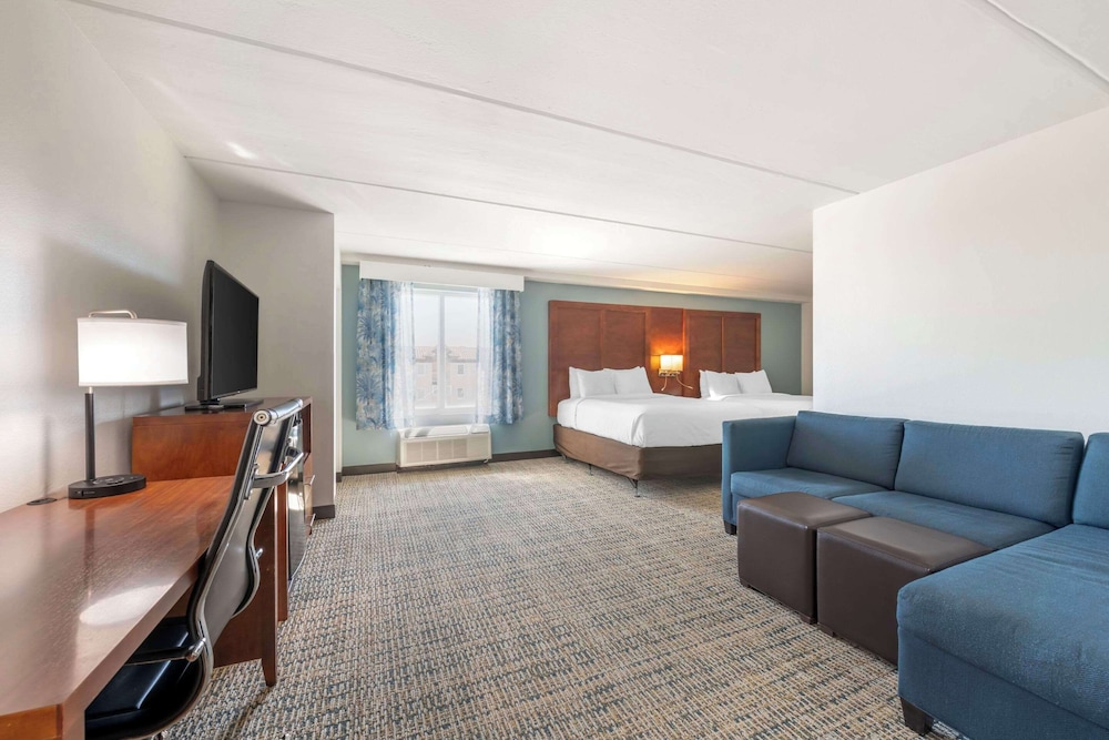 Suite, Multiple Beds, Accessible, Non Smoking photo 1