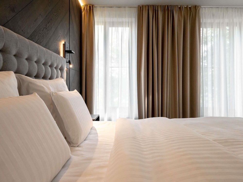 Deluxe Room, 1 King Bed, Park View - Photo 6