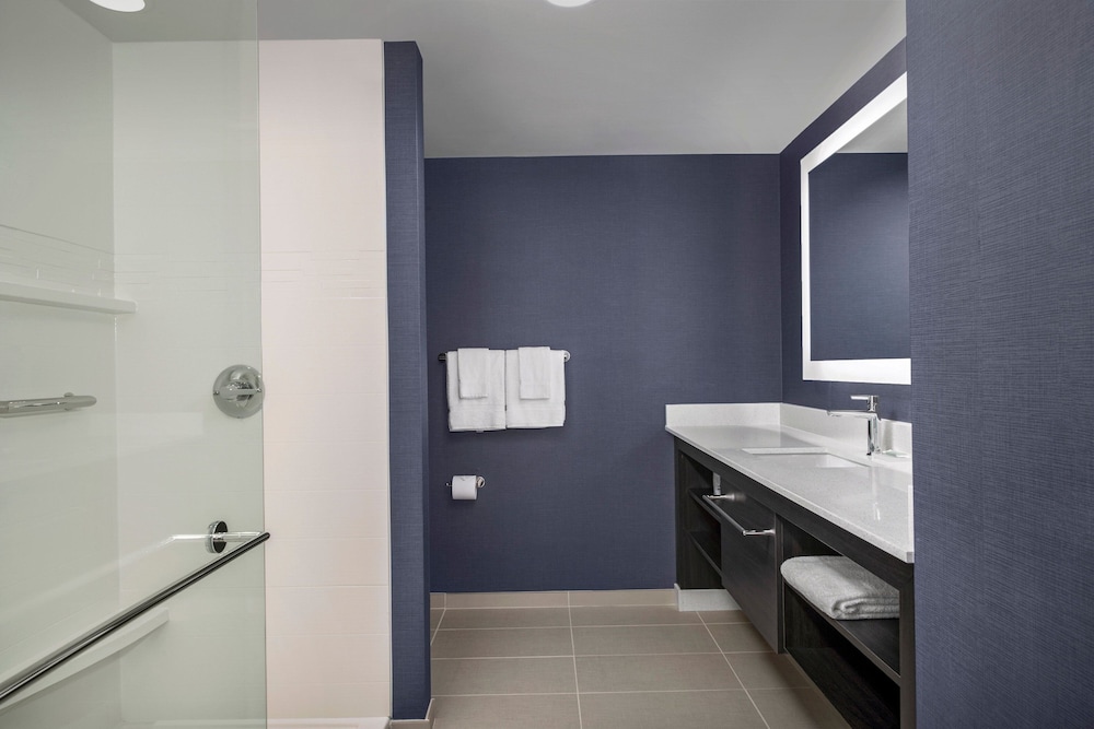 Suite, 1 Bedroom - Photo 7