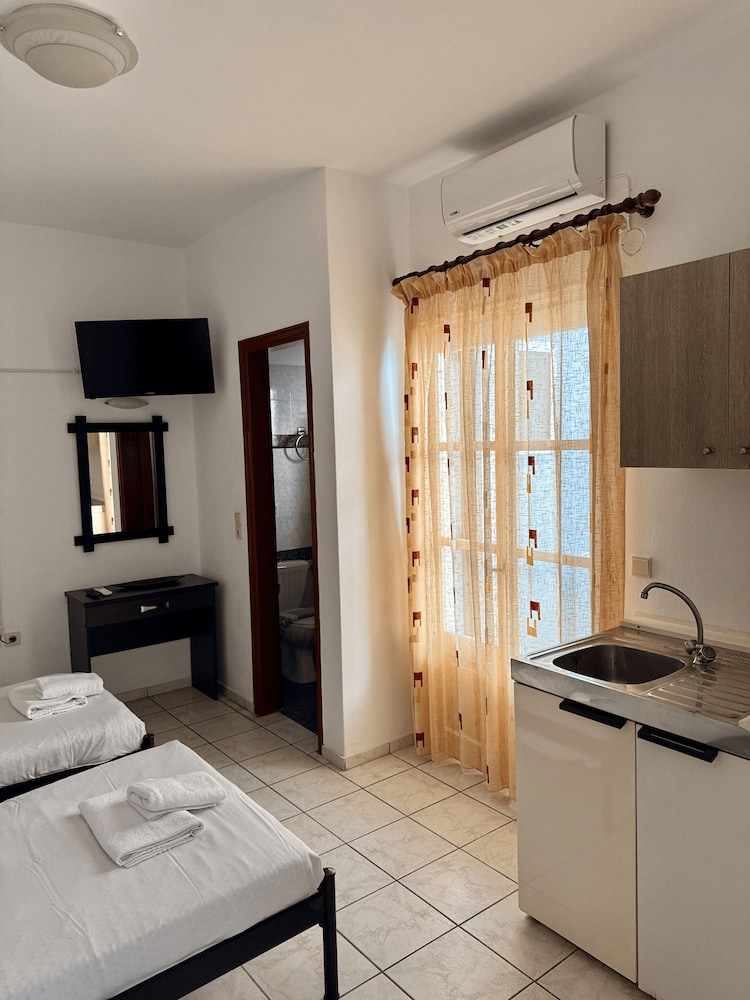 Basic Double or Twin Room, Balcony