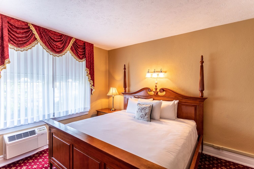 Historic Room, 1 King Bed, Accessible photo 2