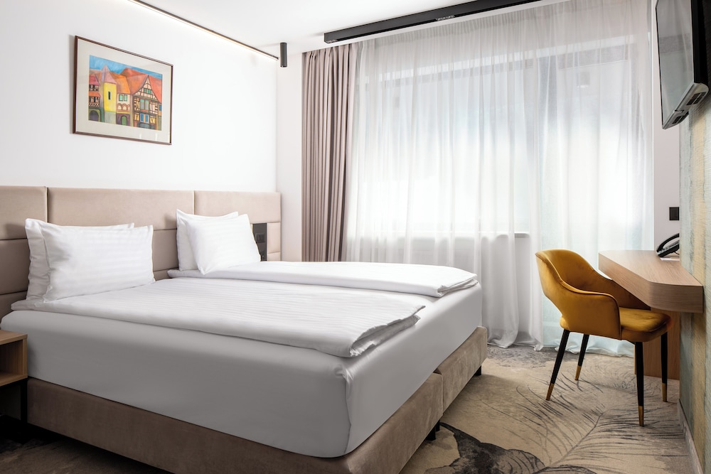 Deluxe Twin Room, Balcony, City View