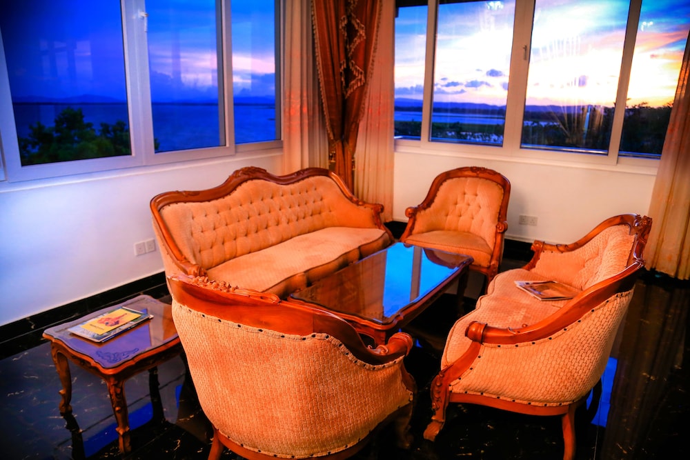 Suite with Lake View photo 2