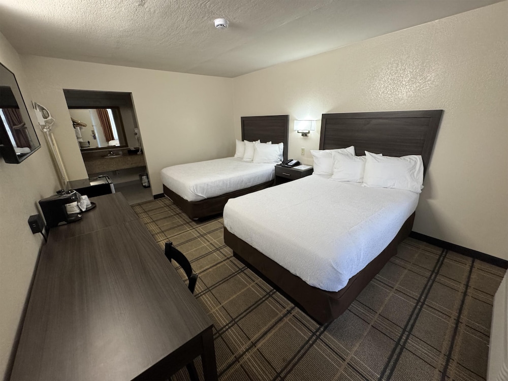 Standard Room, 2 Double Beds, Non Smoking, Refrigerator