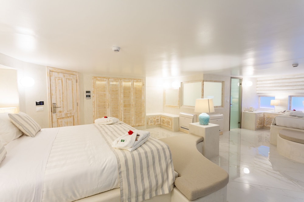 City Suite, Multiple Beds, 2 Bathrooms, City View photo 1
