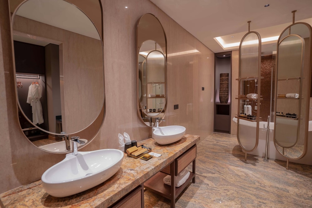 Suite - Photo 3