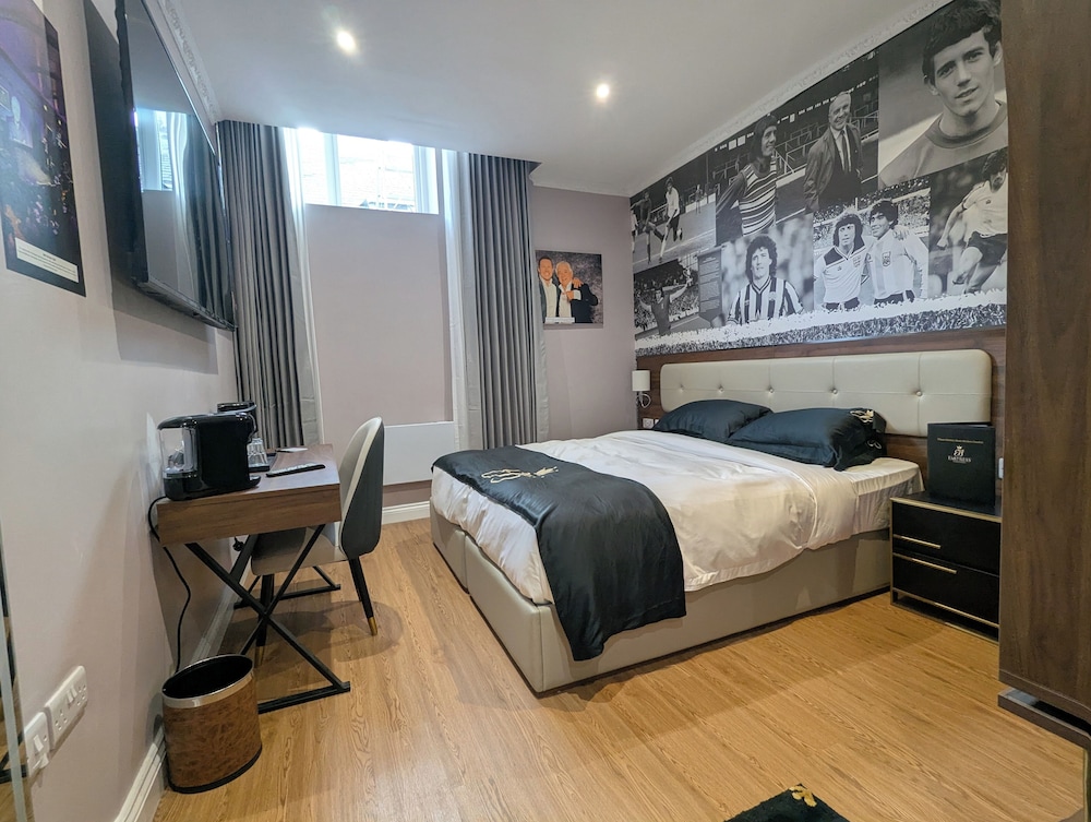 Luxury Suite, 1 King Bed, Non Smoking, City View photo 3