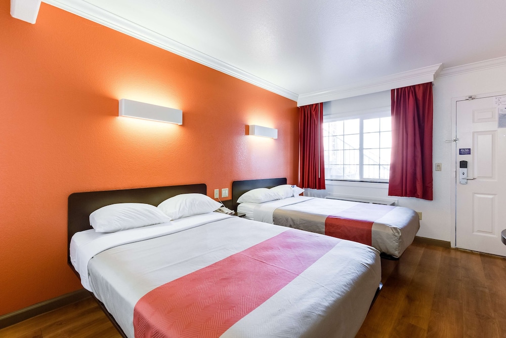 Standard Room, 2 Double Beds, Smoking, Refrigerator & Microwave photo 2