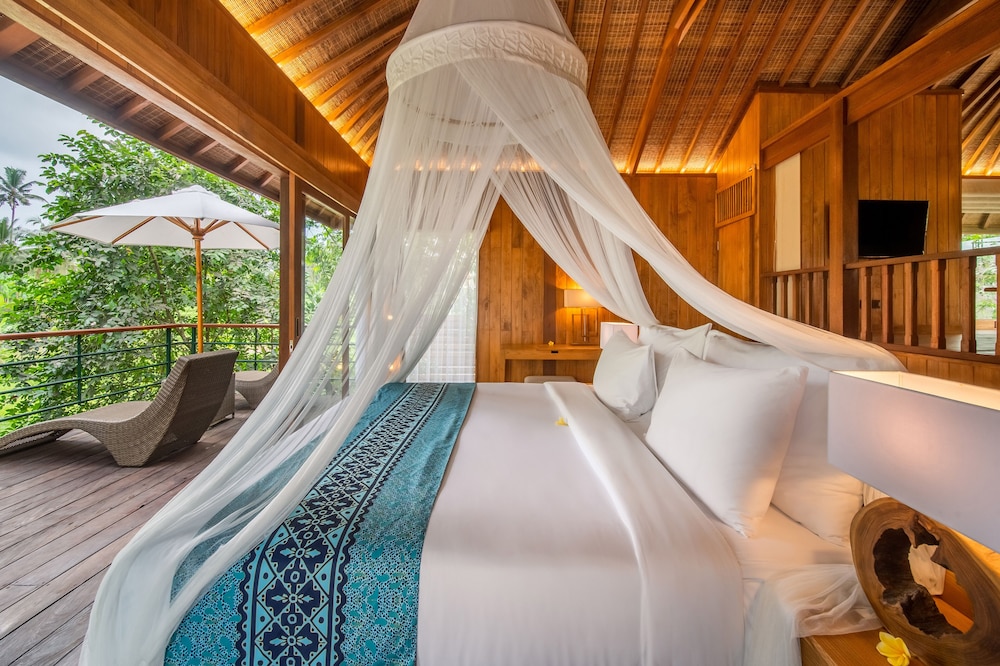 Deluxe Suite with Hot Tub and Free Scheduled Activities - Photo 7