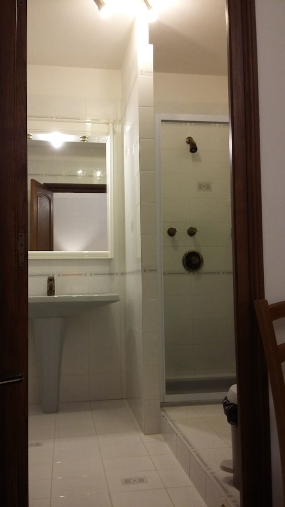 Triple Room, Ensuite photo 2