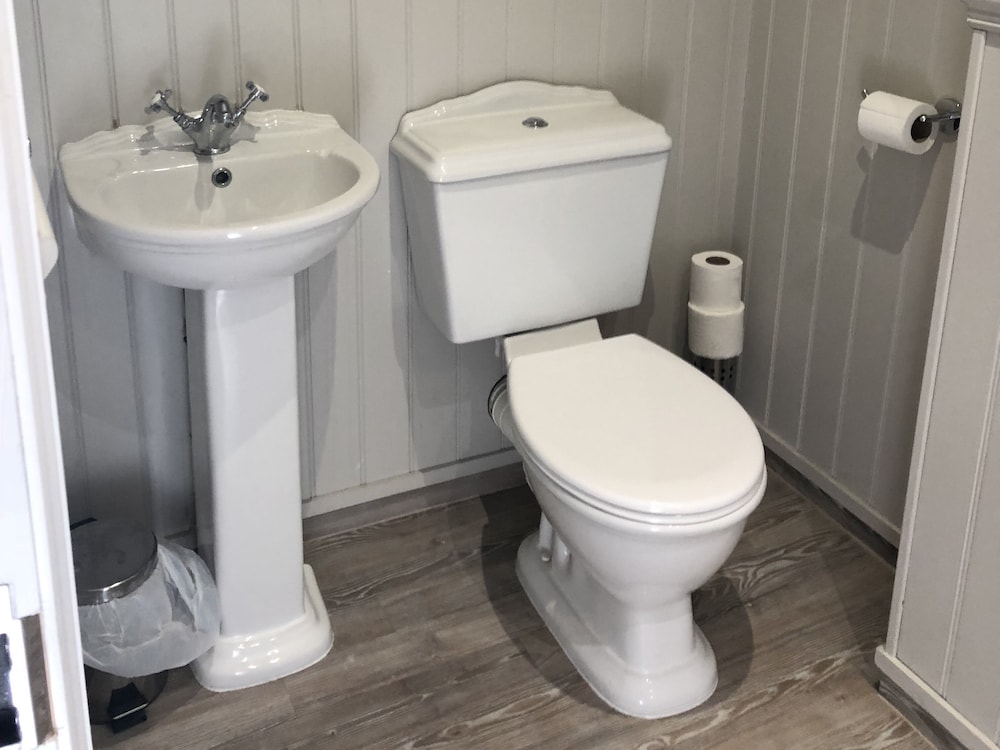Classic Double Room, Ensuite photo 3