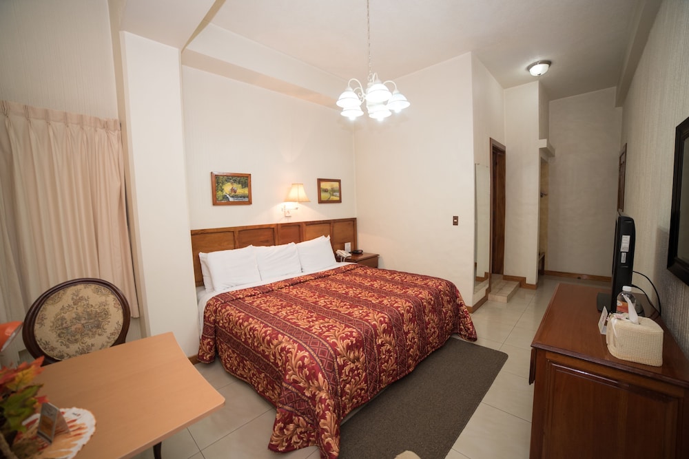 Standard Room, 1 King Bed photo 3