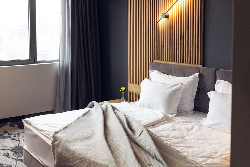 Deluxe Suite, 1 King Bed with Sofa bed, City View