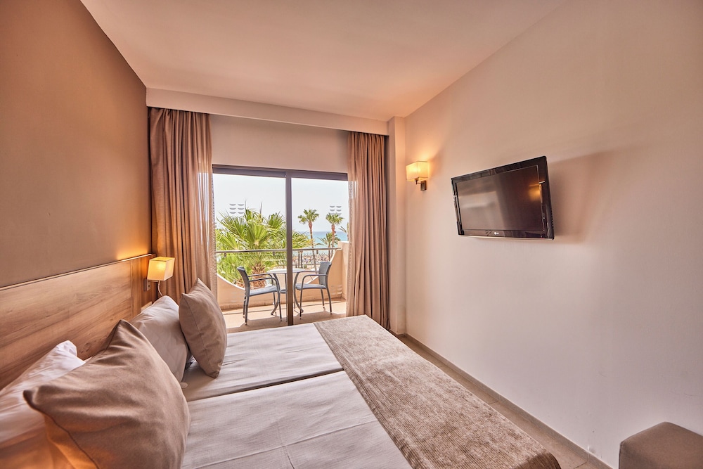 Double Room, Balcony, Sea View photo 3