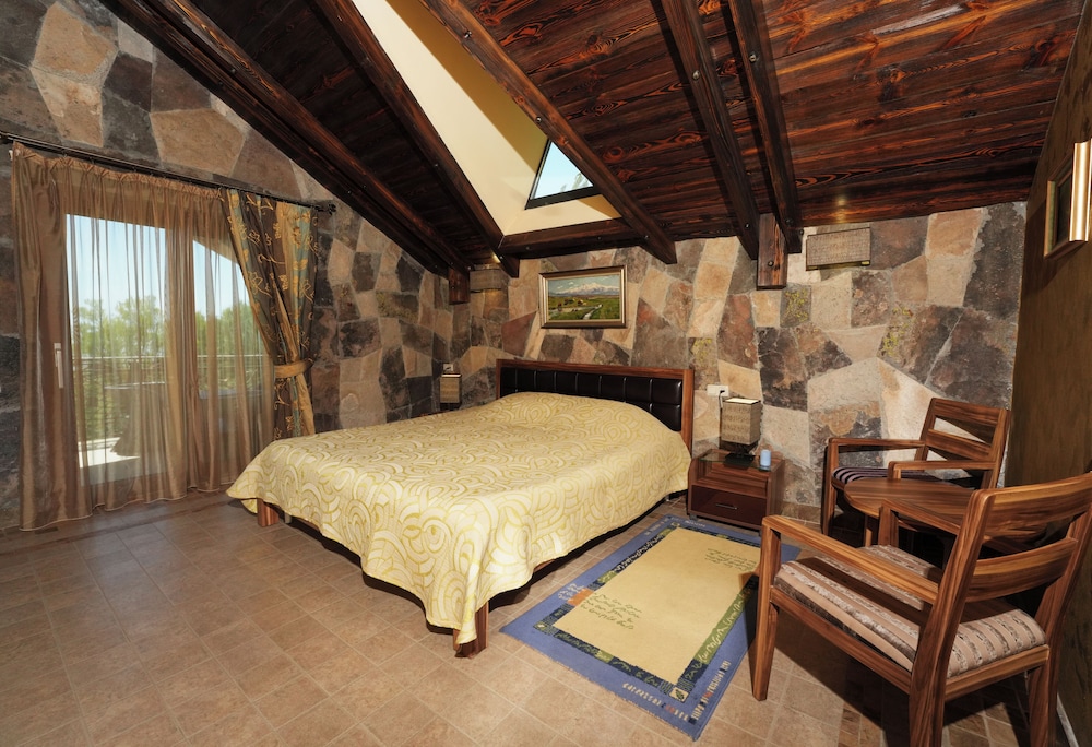 Deluxe Double or Twin Room photo 3
