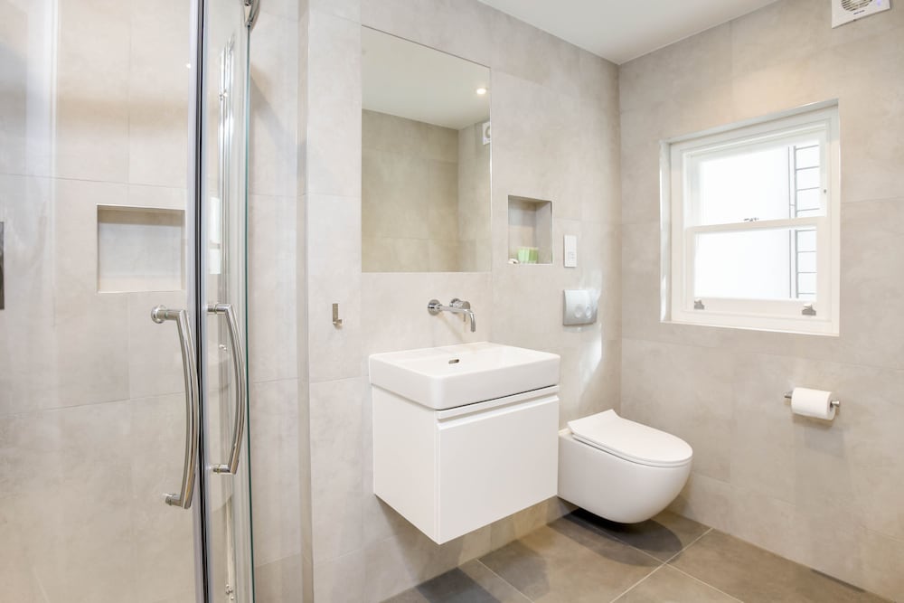 Lower Ground Floor Studio Apartment photo 3