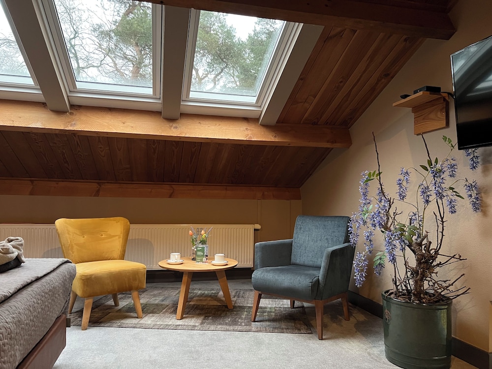 Double or Twin Room (Het Tanklokaal) photo 2