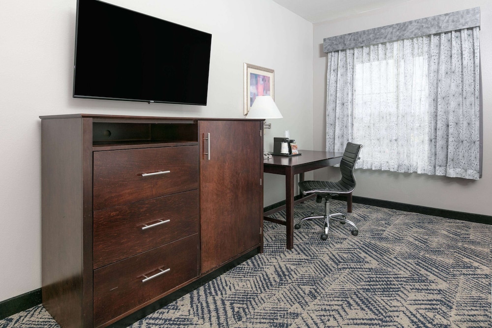 Room, 2 Queen Beds, Accessible, Non Smoking (Roll-In Shower) - Photo 4