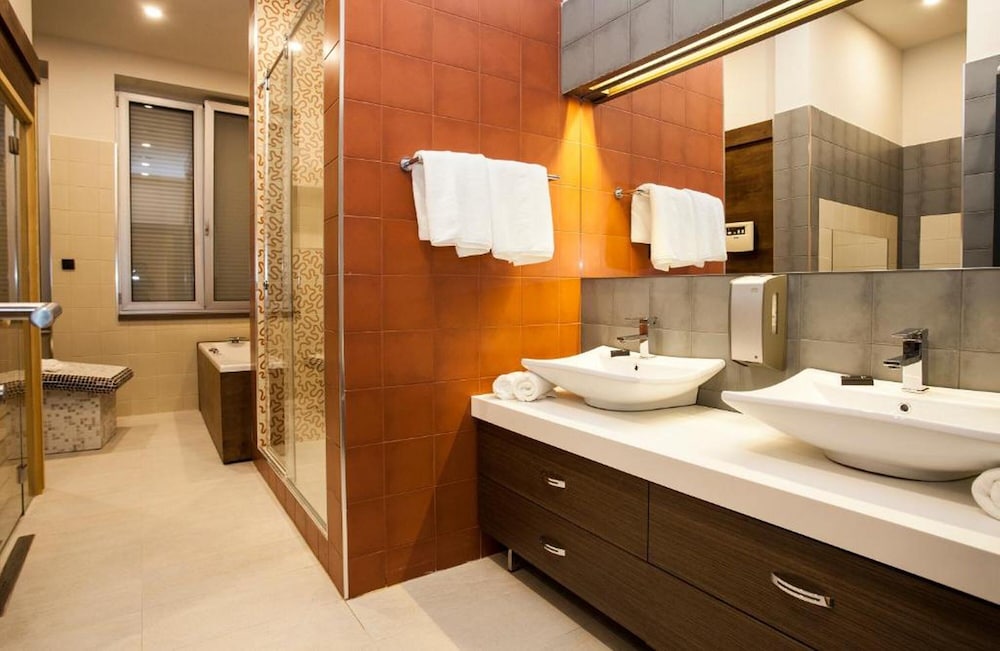 Royal Apartment, 1 Bedroom, Hot Tub - Photo 15
